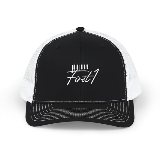 First1 Embroidered Snapback Trucker Cap (blanco)