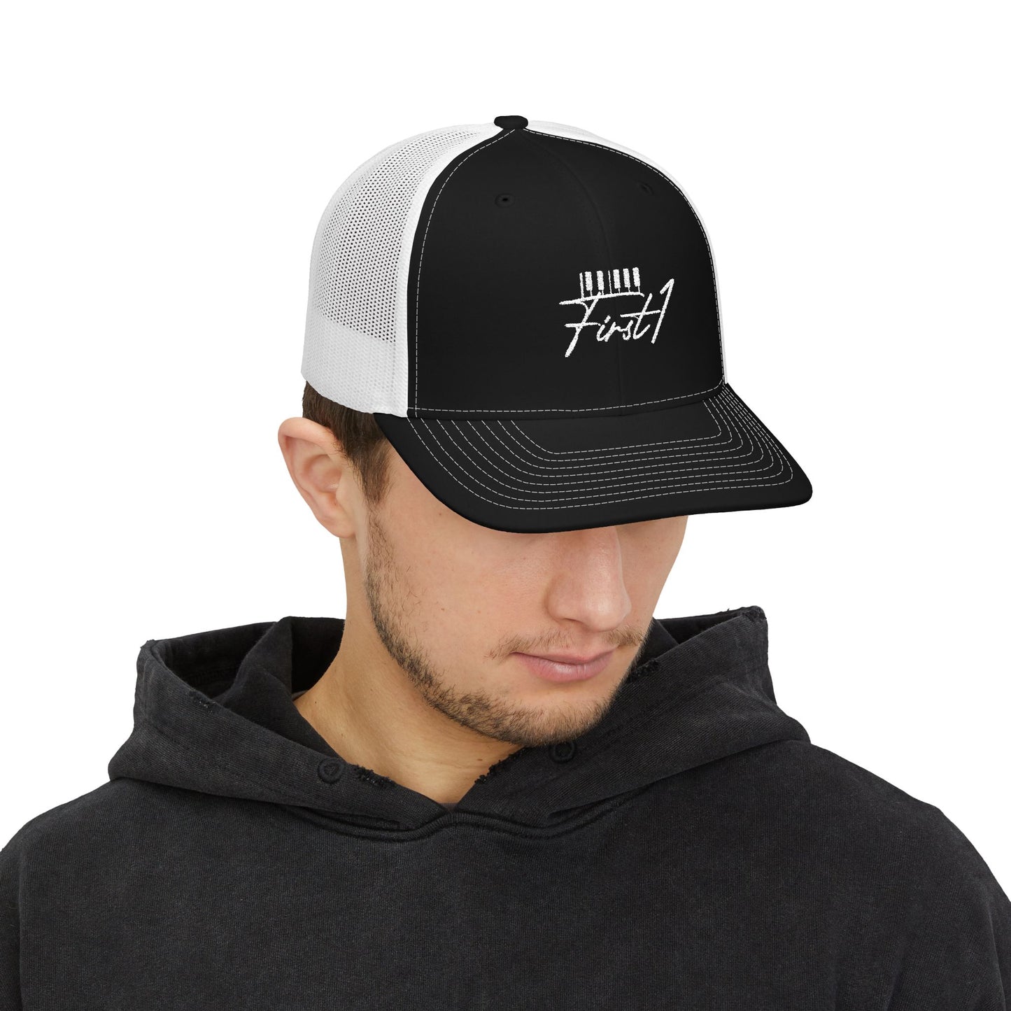 First1 Embroidered Snapback Trucker Cap (blanco)